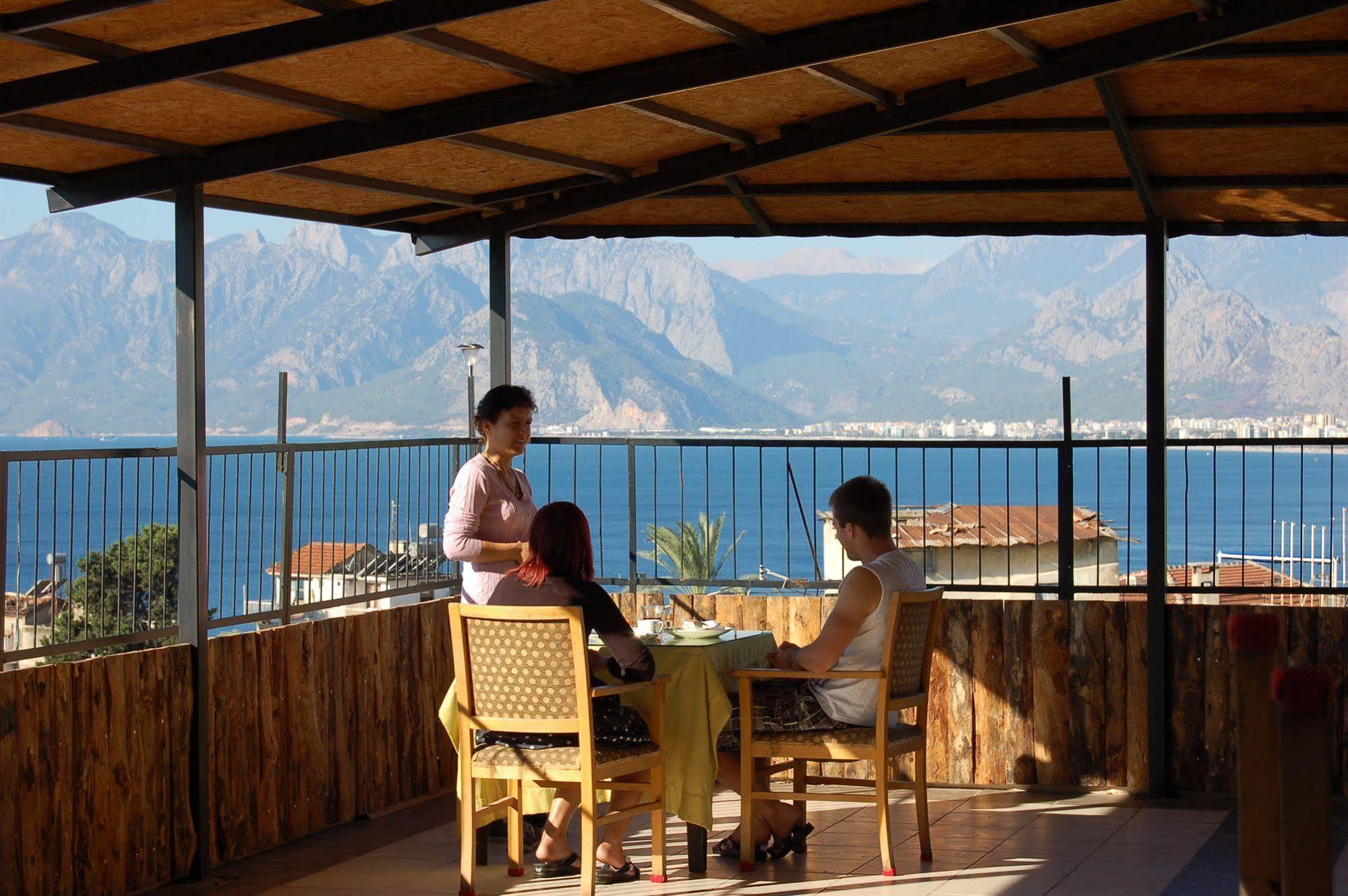 Hotel Twenty Antalya Personnes photo